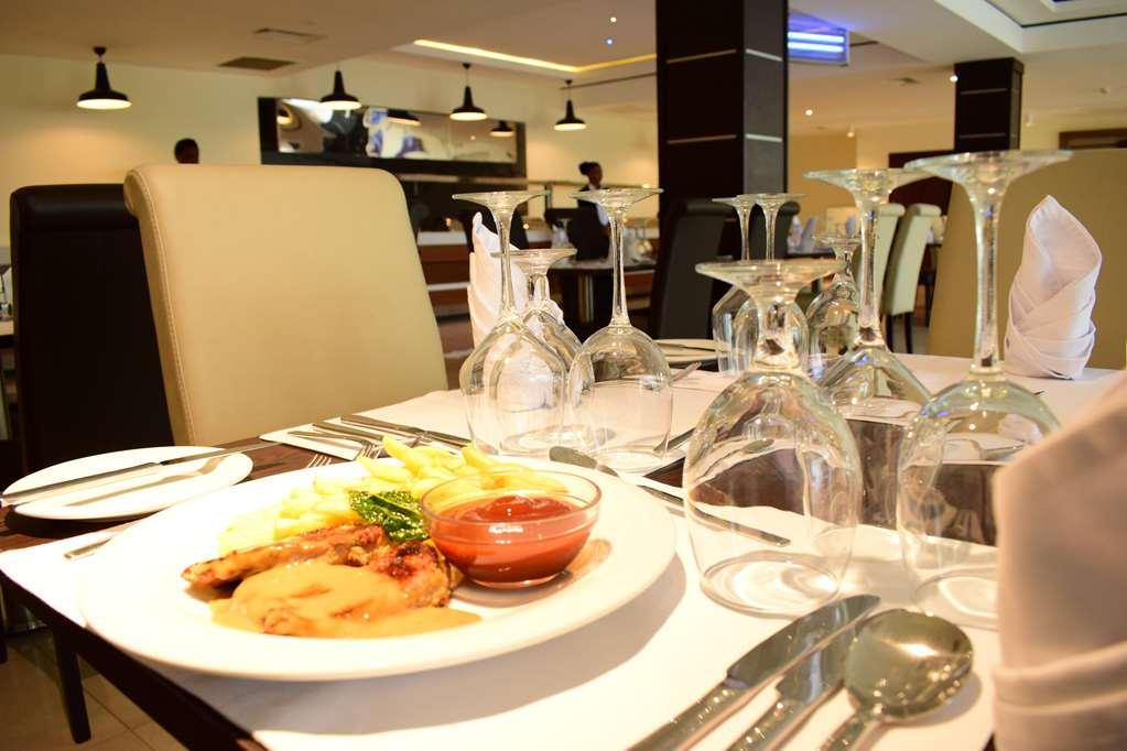 Monty Suites & Golf Uyo Restaurante foto