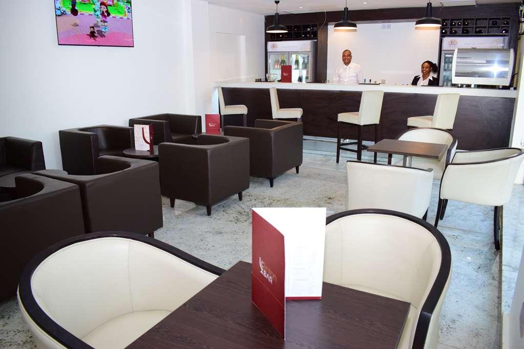Monty Suites & Golf Uyo Restaurante foto